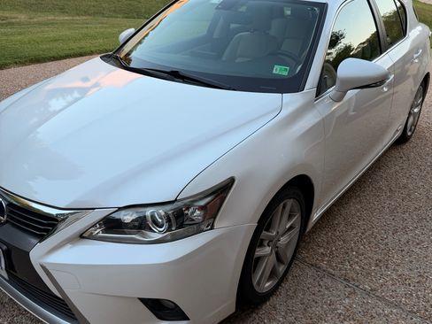 Used 2015 Lexus CT 200h w/ Navigation Package FWD image 8