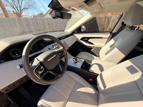 Used 2024 Land Rover Range Rover Evoque S image 11