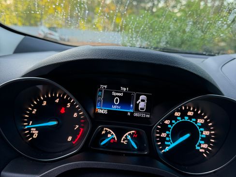 Used 2016 Ford Escape SE w/ SE Leather Comfort Package image 6