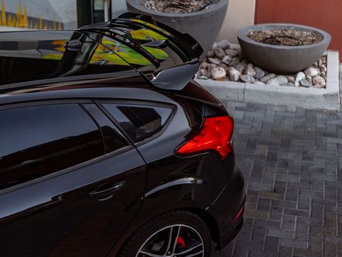 Used 2015 Ford Focus ST w/ Equipment Group 402A FWD image 5