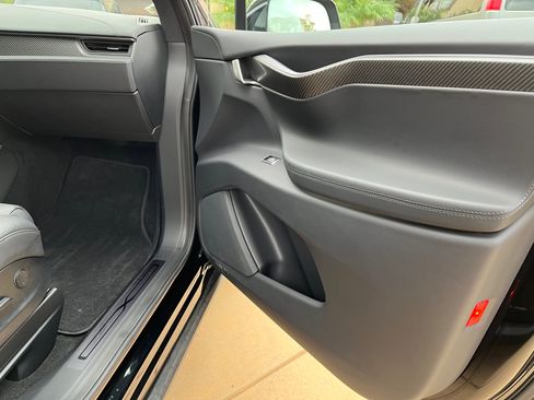 Used 2018 Tesla Model X 75D image 13