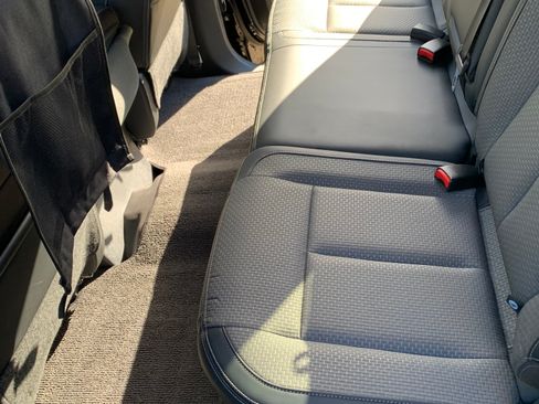 Used 2018 Nissan Titan S image 12