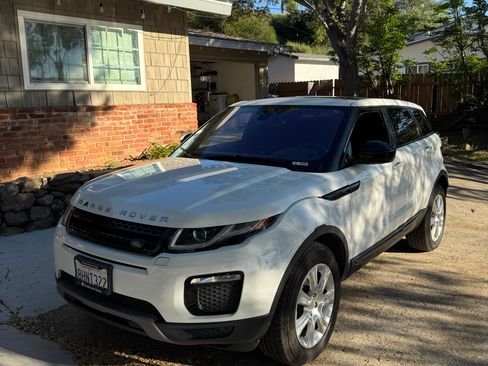 Used 2019 Land Rover Range Rover Evoque SE Premium image 17