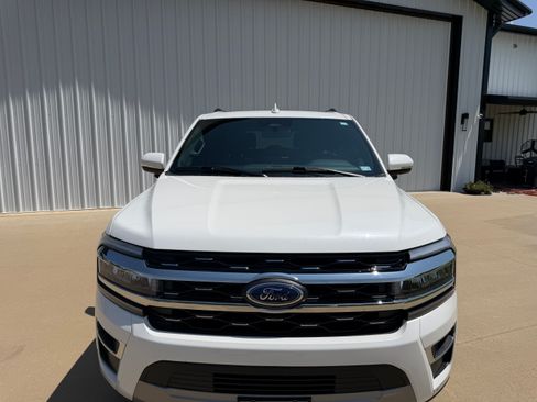 Used 2024 Ford Expedition Limited RWD image 2