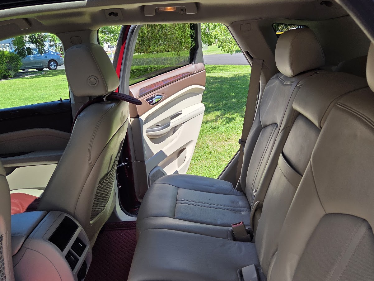 Used 2012 Cadillac SRX Luxury FWD image 6