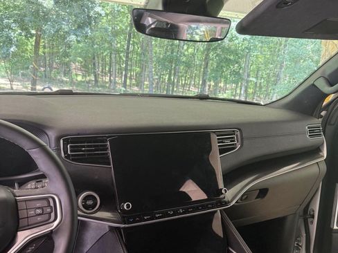 Used 2023 Jeep Wagoneer L 2WD image 16