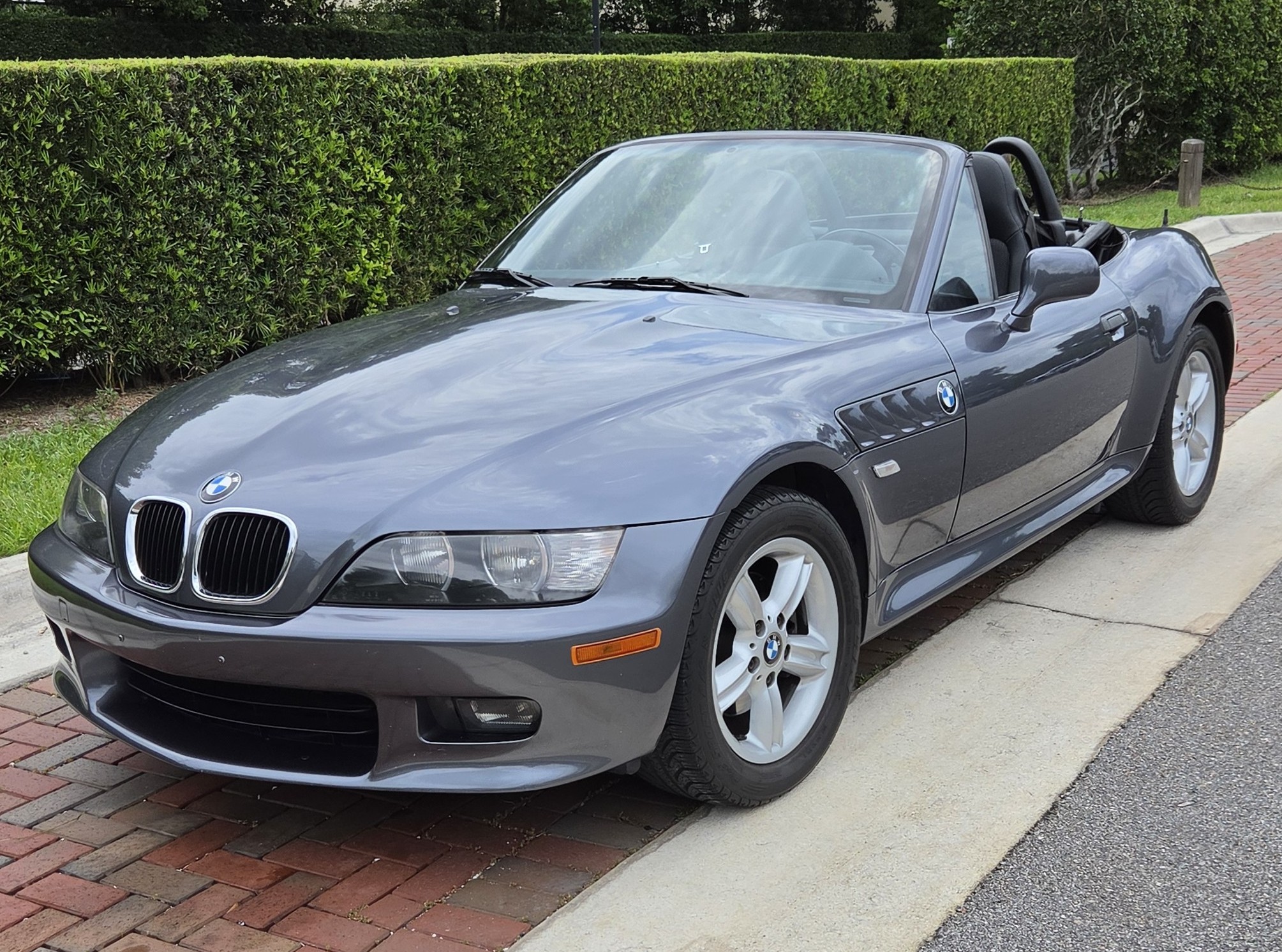 Used 2000 BMW Z3 2.5i RWD image 6