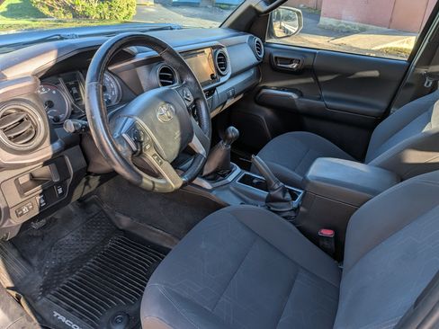 Used 2016 Toyota Tacoma TRD Off-Road image 5