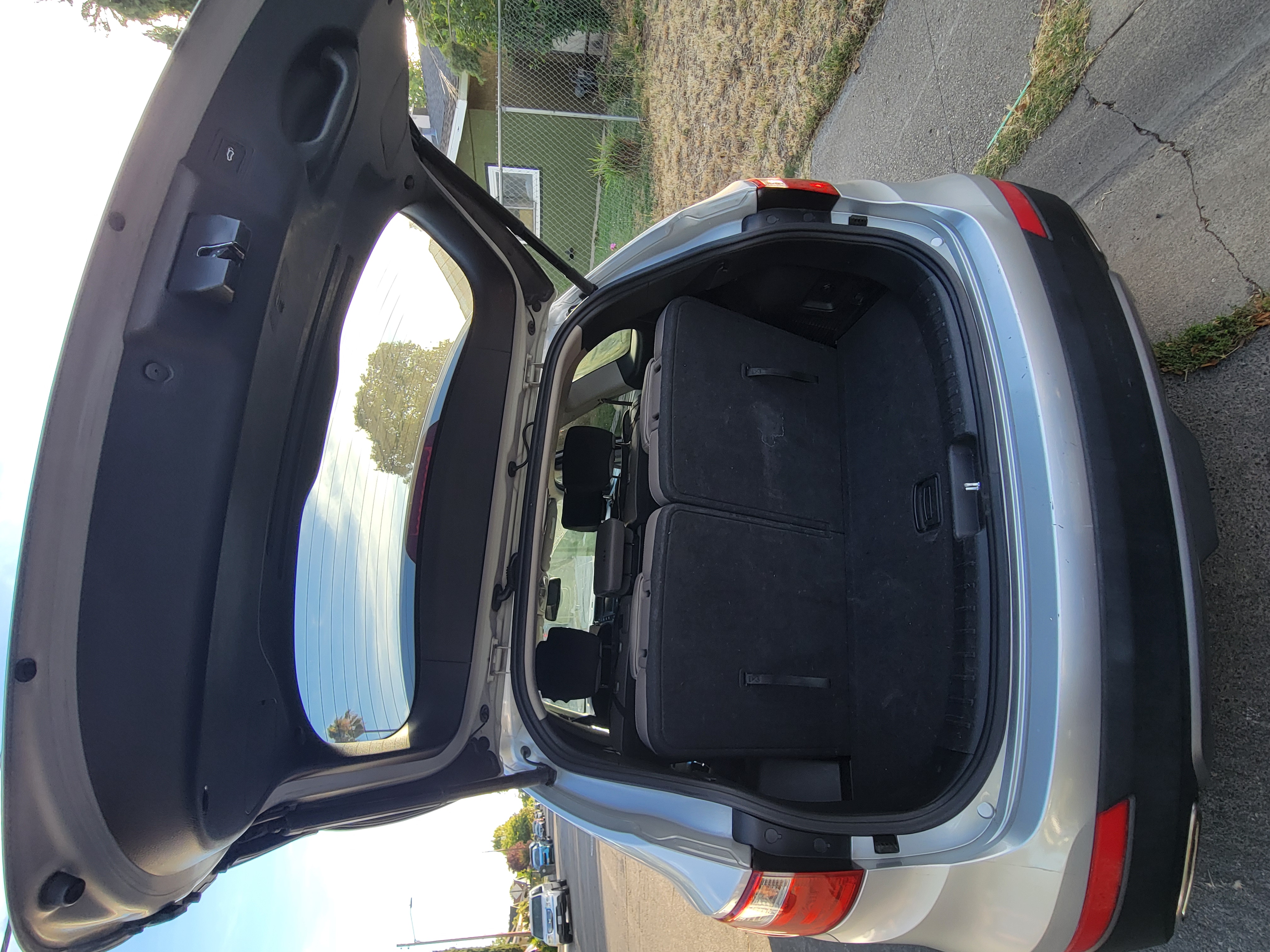 Used 2014 Hyundai Santa Fe GLS w/ Premium Package 05 FWD image 5