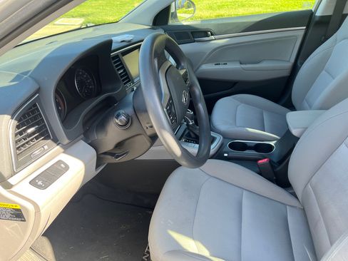 Used 2017 Hyundai Elantra SE image 11