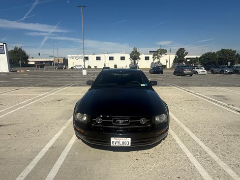 Used 2006 Ford Mustang Premium RWD image 2