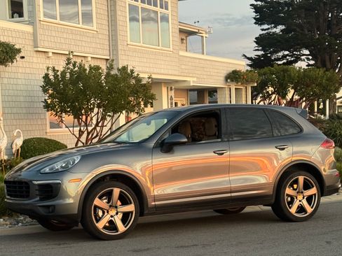 Used 2017 Porsche Cayenne S image 1