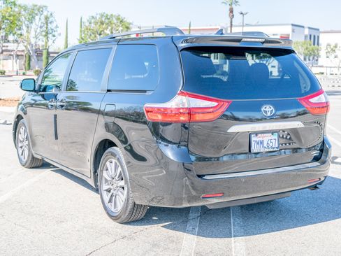 Used 2015 Toyota Sienna Limited Premium image 11