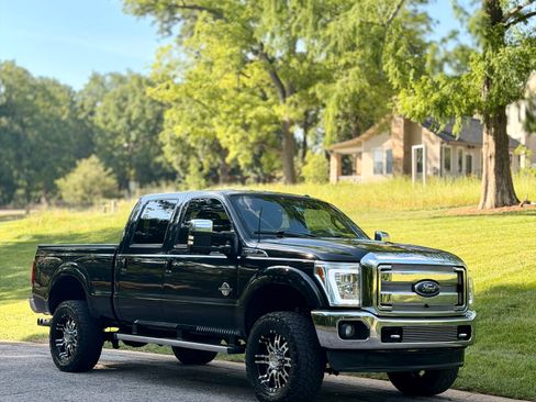 Used 2014 Ford F250 Lariat w/ Chrome Package AWD/4WD image 11