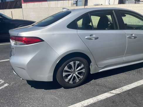 Used 2021 Toyota Corolla LE image 6