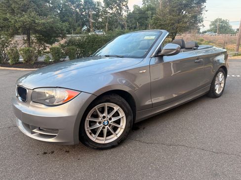 Used 2010 BMW 128i Convertible RWD image 4