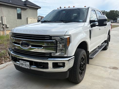 Used 2019 Ford F250 Lariat w/ Lariat Value Package AWD/4WD image 2