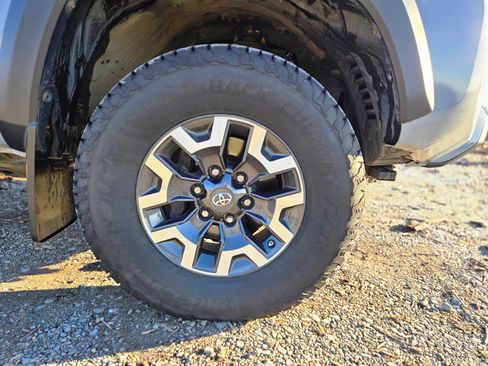 Used 2019 Toyota Tacoma TRD Off-Road image 12