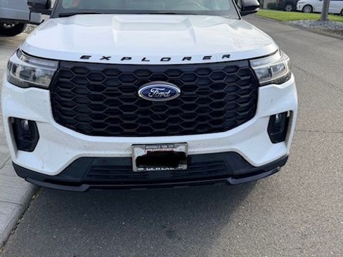 Used 2025 Ford Explorer ST-Line w/ Premium Package image 5