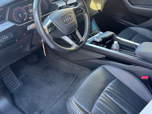 Used 2022 Audi e-tron Premium Plus w/ Premium Plus Package AWD/4WD image 14