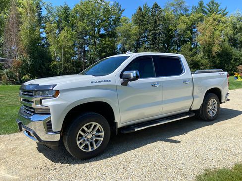 Used 2020 Chevrolet Silverado 1500 LTZ w/ LTZ Convenience Package AWD/4WD image 15