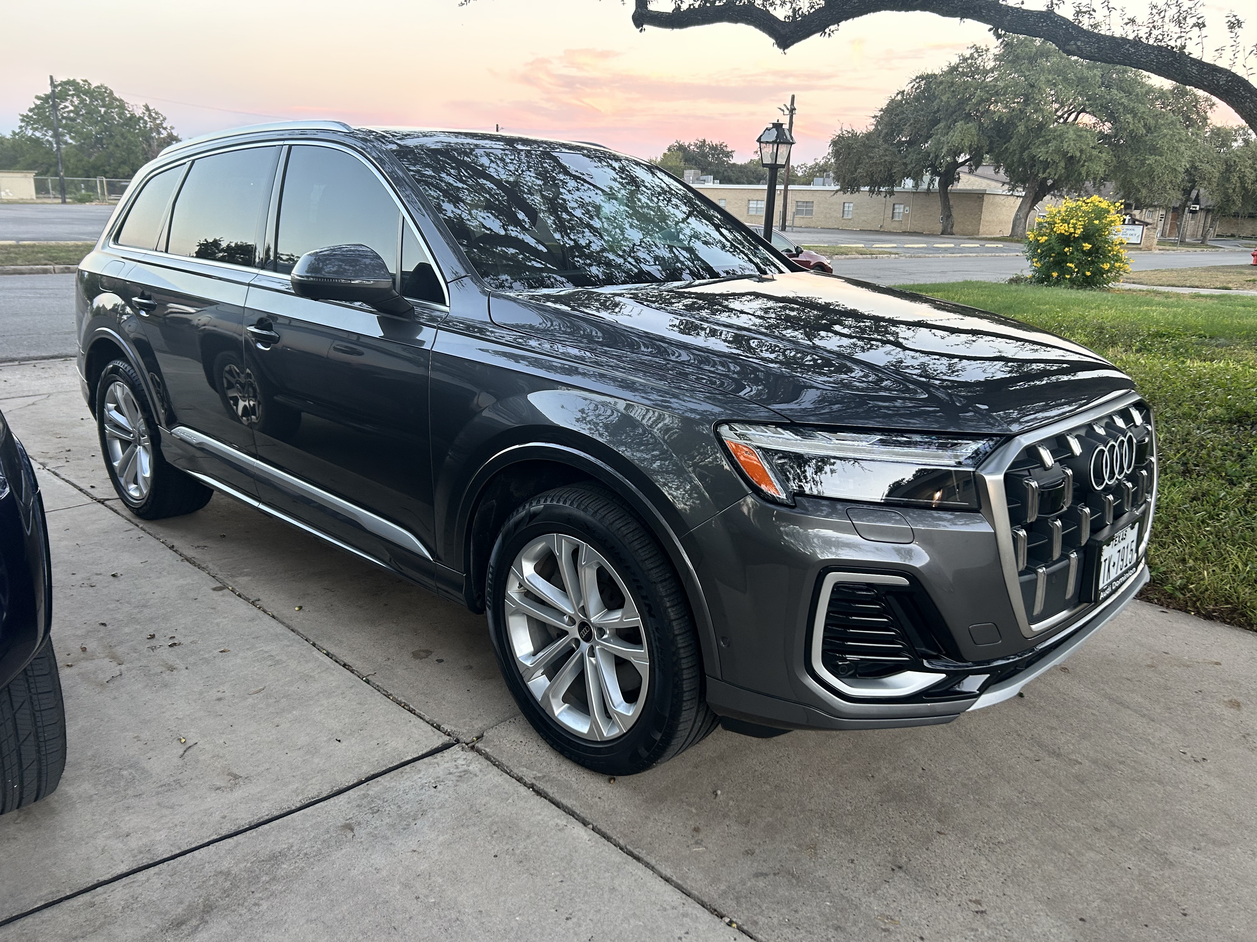 Used 2025 Audi Q7 2.0T Premium w/ Convenience Package AWD/4WD image 2