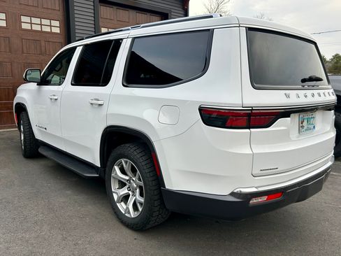Used 2022 Jeep Wagoneer Series II AWD/4WD image 4