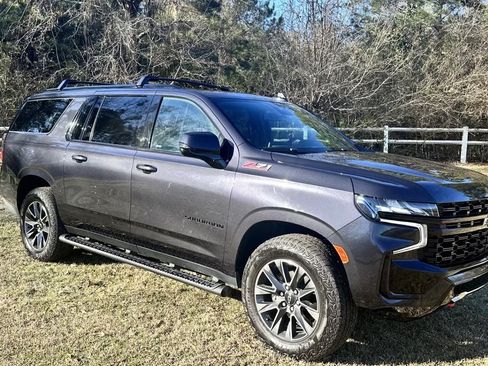 Used 2023 Chevrolet Suburban Z71 w/ Luxury Package AWD/4WD image 2