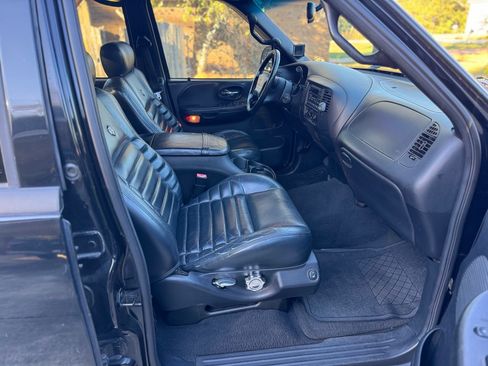 Used 2001 Ford F150 Harley-Davidson image 9