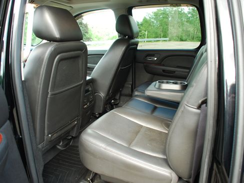 Used 2013 Chevrolet Avalanche LTZ AWD/4WD image 9