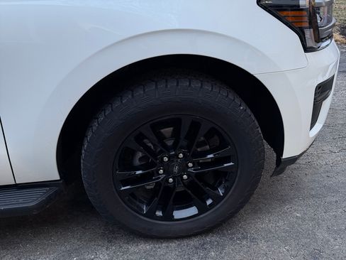 Used 2024 Ford Expedition XLT AWD/4WD image 4