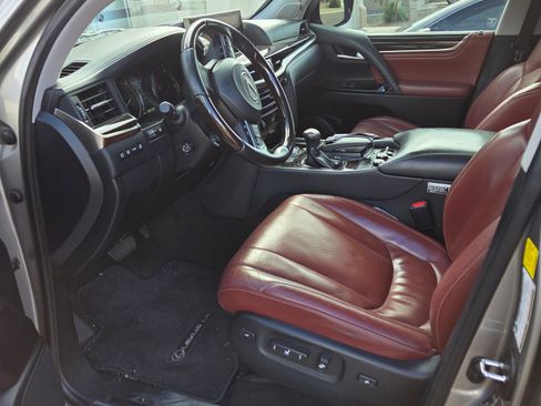 Used 2019 Lexus LX 570 4WD w/ Luxury Package image 6