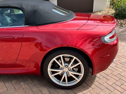 Used 2015 Aston Martin V8 Vantage Roadster RWD image 25