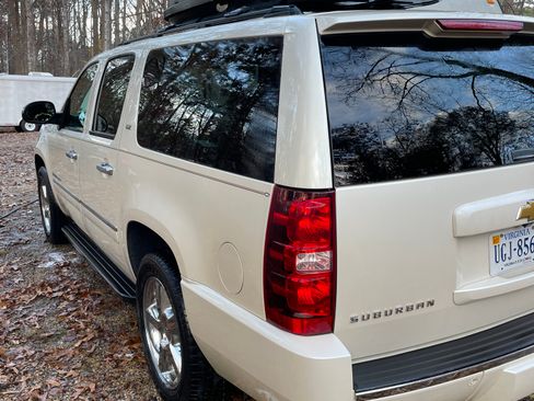 Used 2013 Chevrolet Suburban LTZ image 4
