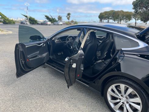 Used 2014 Tesla Model S 85 RWD image 11