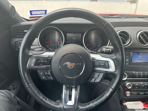 Used 2022 Ford Mustang Coupe RWD image 9