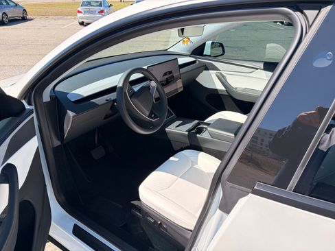 Used 2026 Tesla Model Y Long Range RWD image 11