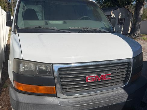 Used 2006 GMC Savana 2500 w/ Savana Pro Plus Package image 10