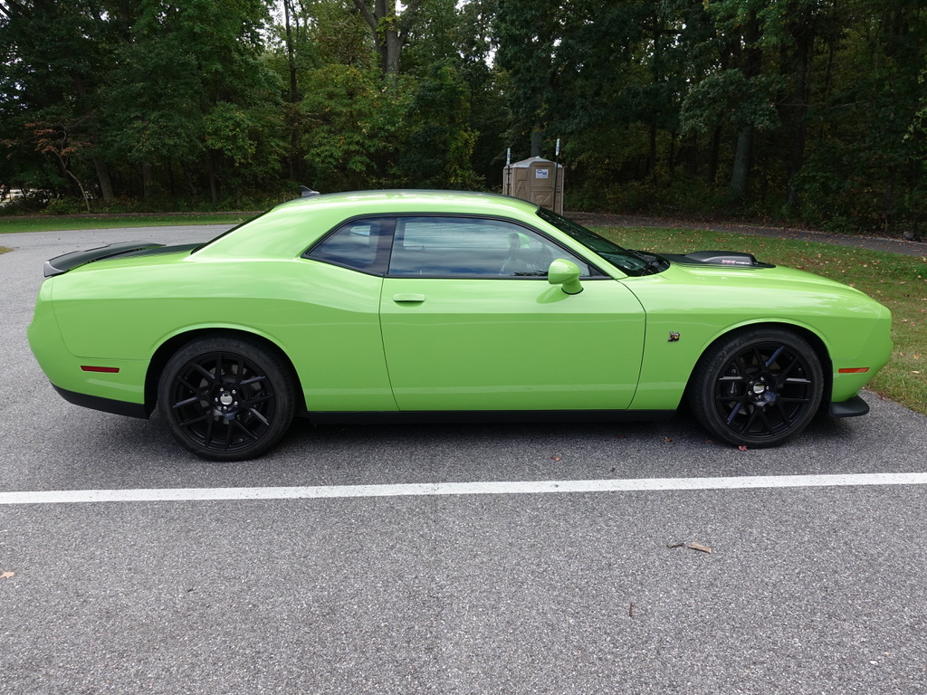Used 2015 Dodge Challenger R/T Scat Pack RWD image 9