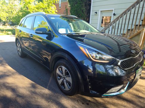 Used 2019 Kia Niro EX Premium FWD image 1