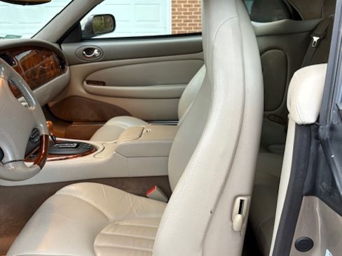 Used 1998 Jaguar XK8 Convertible image 17