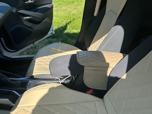 Used 2021 Toyota Corolla LE w/ Carpet Mat Package (TMS) FWD image 4