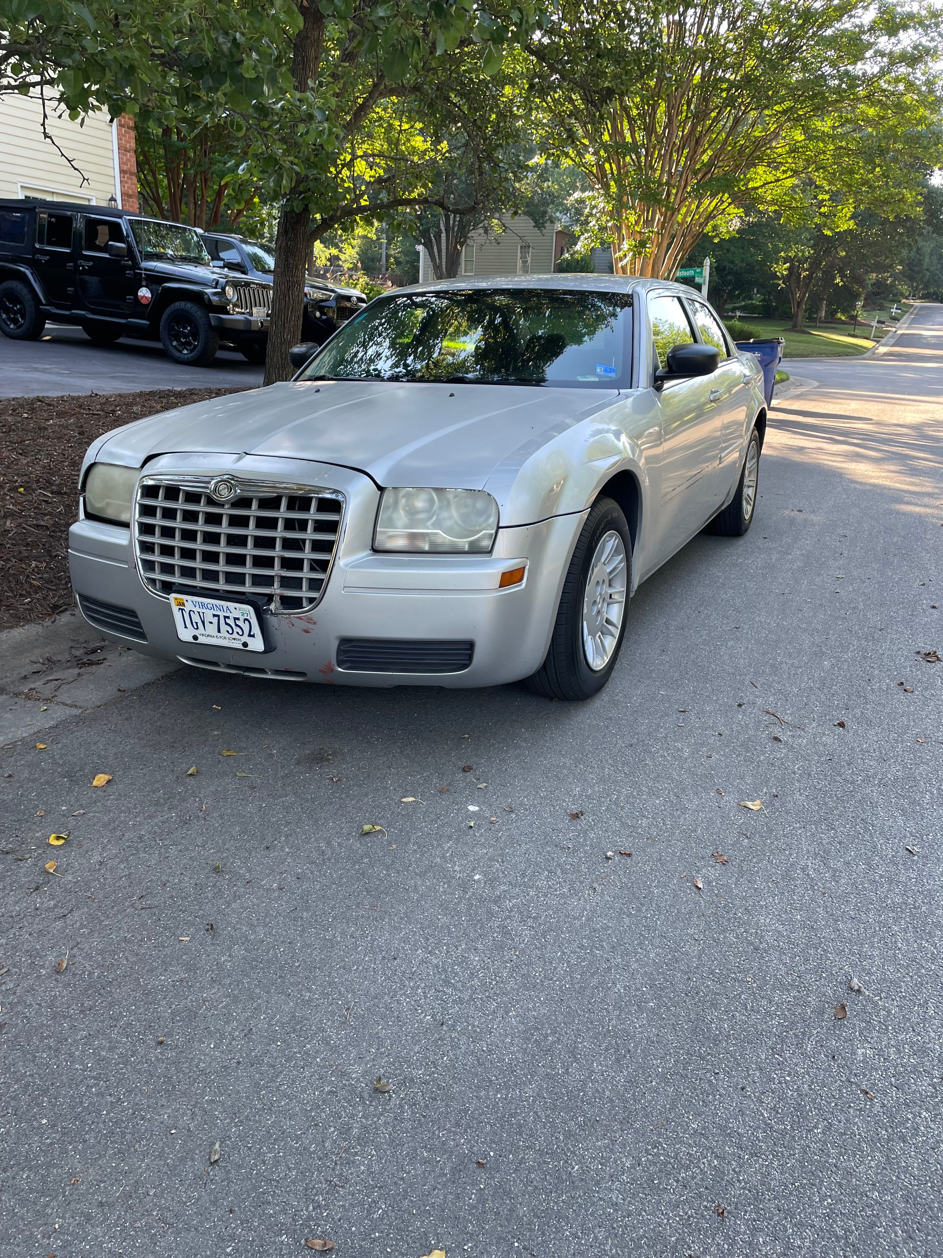 Used 2005 Chrysler 300 RWD image 2