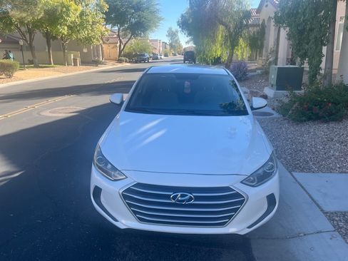Used 2017 Hyundai Elantra SE image 4
