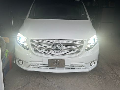 Used 2016 Mercedes-Benz Metris Passenger image 2