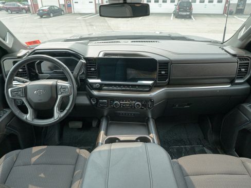Used 2024 Chevrolet Silverado 2500 LT w/ Midnight Edition AWD/4WD image 9
