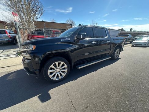 Used 2019 Chevrolet Silverado 1500 High Country w/ Technology Package image 2