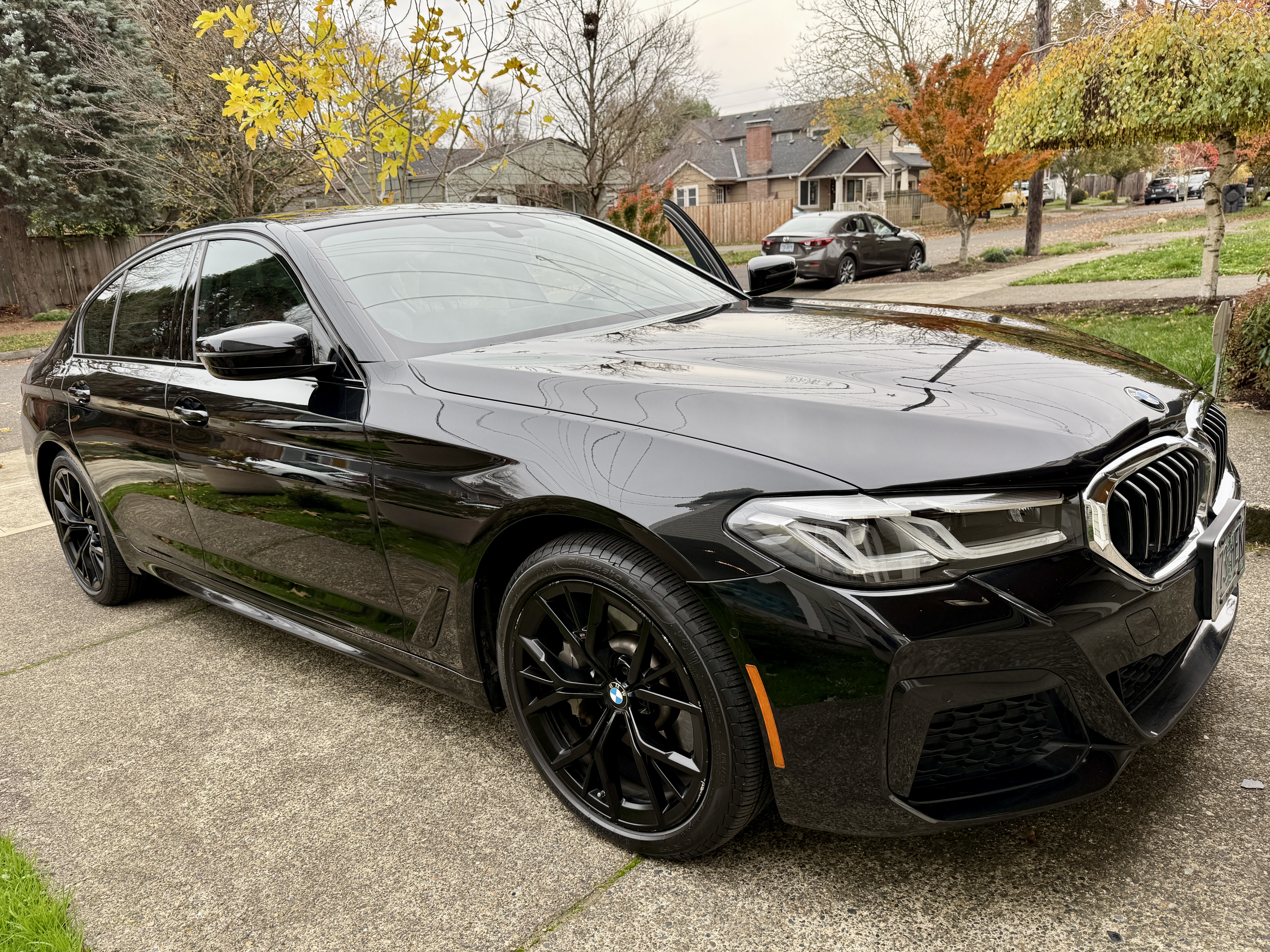Used 2021 BMW 530e xDrive 530e xDrive Sedan 4D w/ M Sport Package image 9