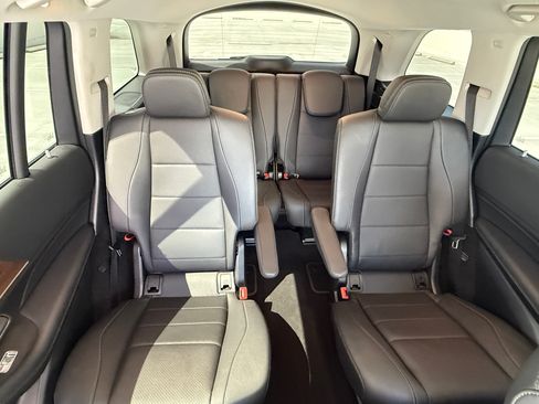 Used 2024 Mercedes-Benz GLS 450 4MATIC image 6