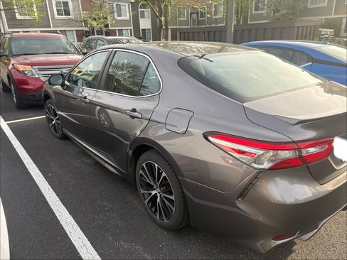 Used 2018 Toyota Camry SE FWD image 9